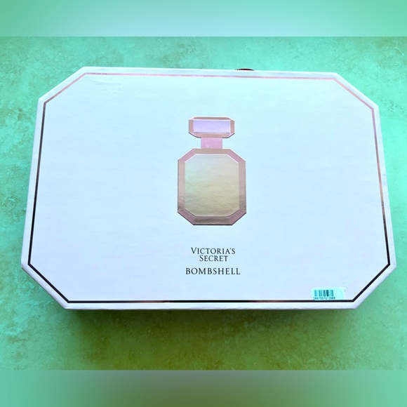 Victorias Secret Bombshell fragrance 3 piece set - perfume, candle, & lotion - Picture 5 of 5